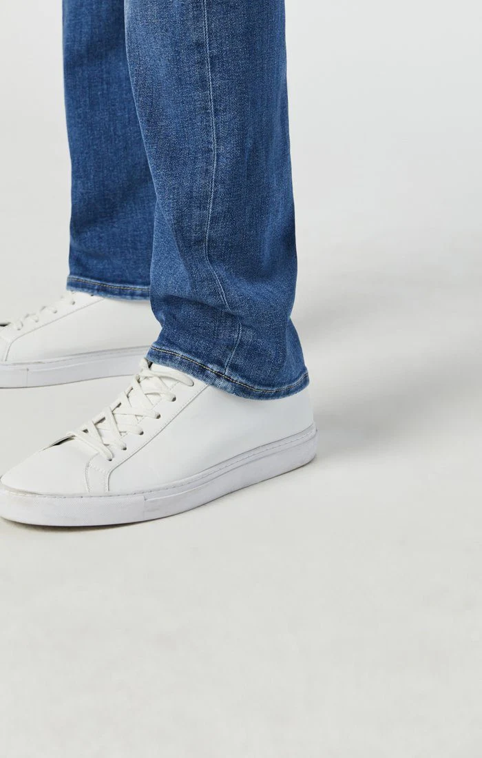 MARCUS SLIM STRAIGHT LEG JEANS IN MID FOGGY FEATHER BLUE - Image 6