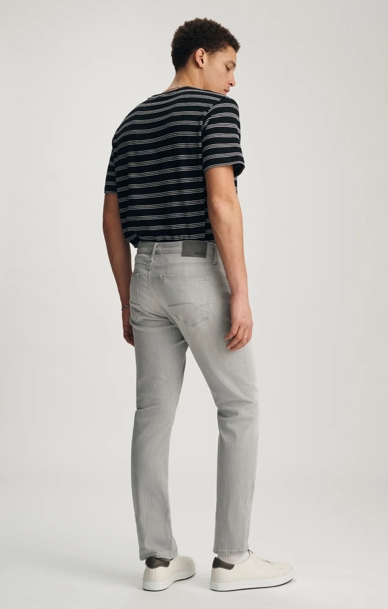 MARCUS SLIM STRAIGHT LEG IN ICE GREY FEATHER BLUE - Image 4