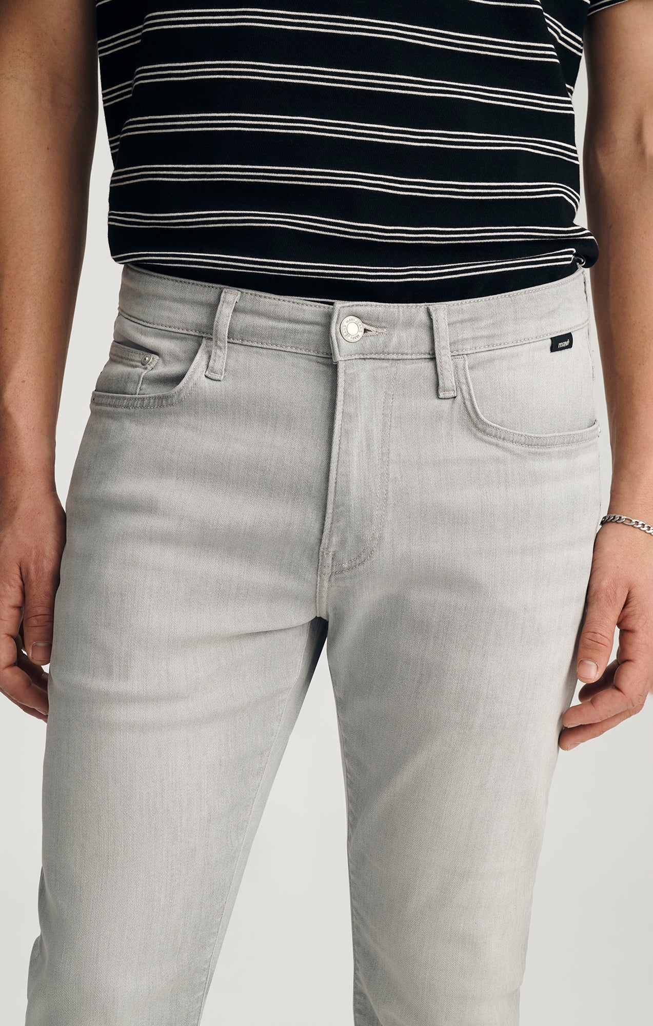 MARCUS SLIM STRAIGHT LEG IN ICE GREY FEATHER BLUE - Image 5