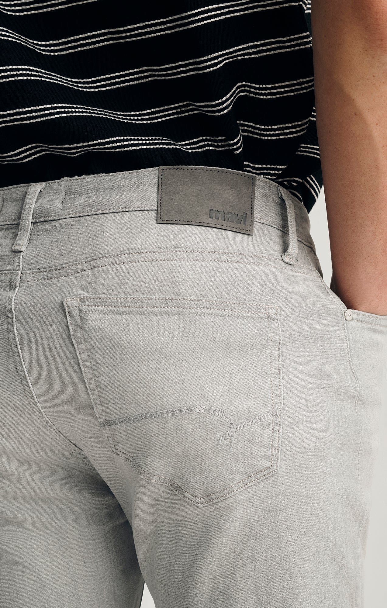 MARCUS SLIM STRAIGHT LEG IN ICE GREY FEATHER BLUE - Image 6