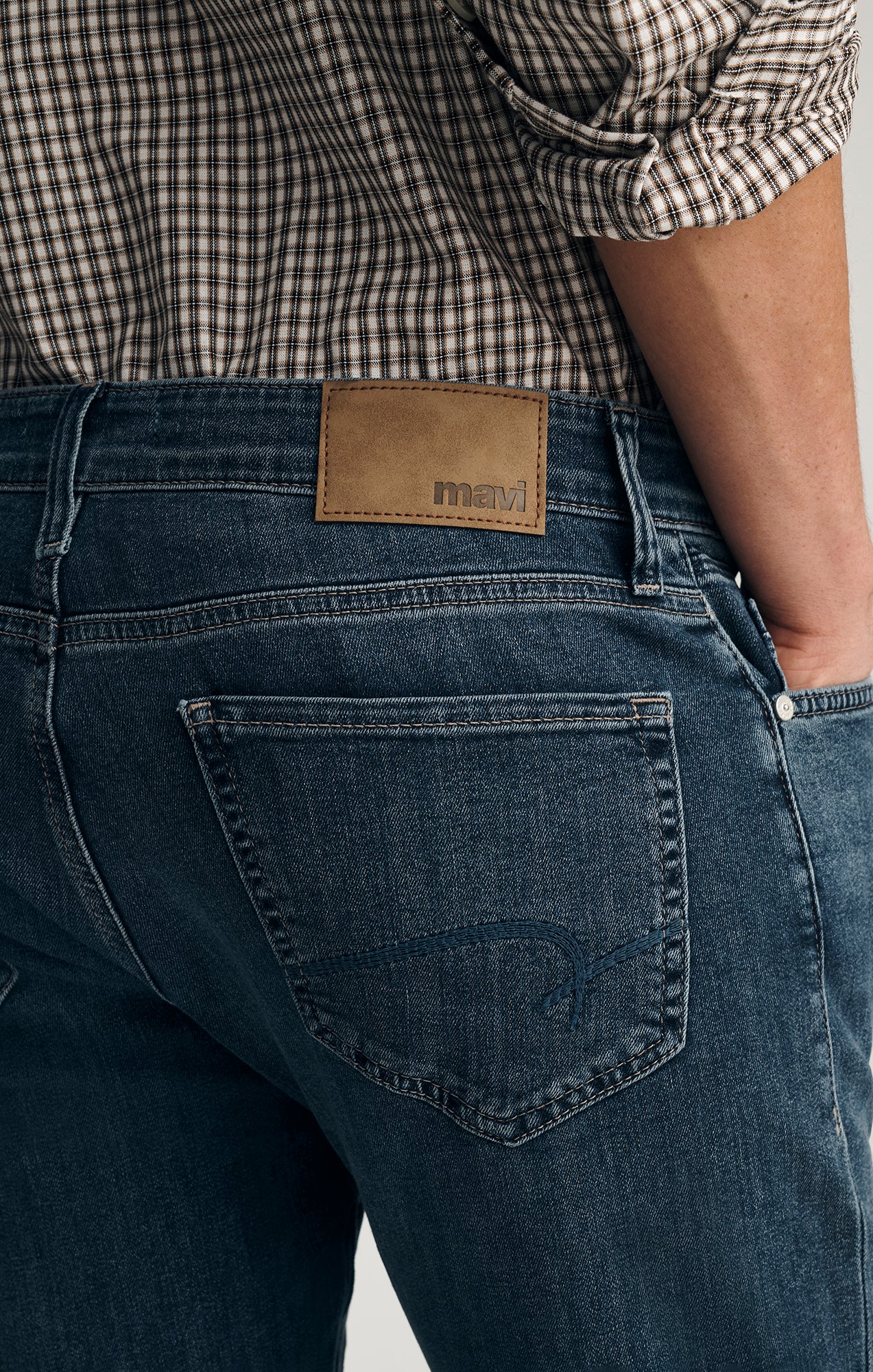 MARCUS SLIM STRAIGHT LEG JEANS IN USED WILLIAMSBURG - Image 5