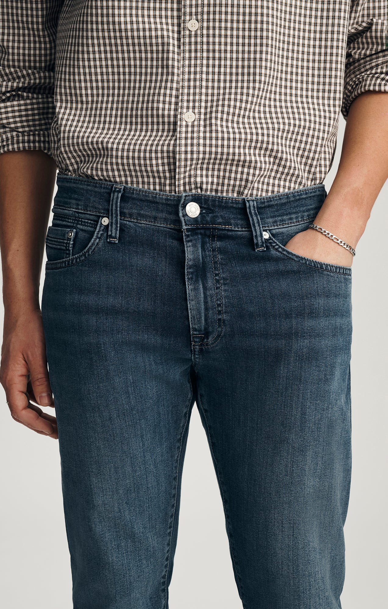 MARCUS SLIM STRAIGHT LEG JEANS IN USED WILLIAMSBURG - Image 6