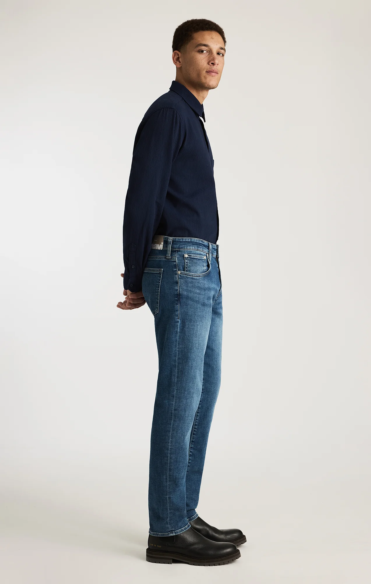 MARVIN RELAXED TAPERED LEG IN MID BRUSHED CLASSIC VINTAGE - Image 2