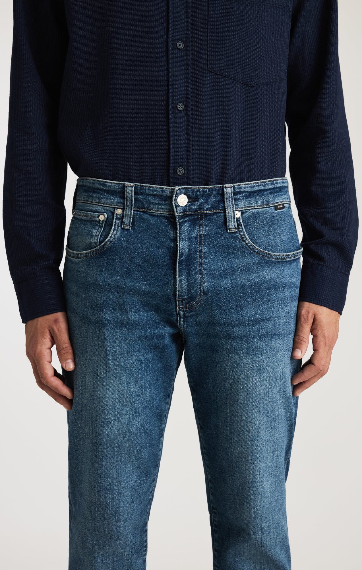 MARVIN RELAXED TAPERED LEG IN MID BRUSHED CLASSIC VINTAGE - Image 5