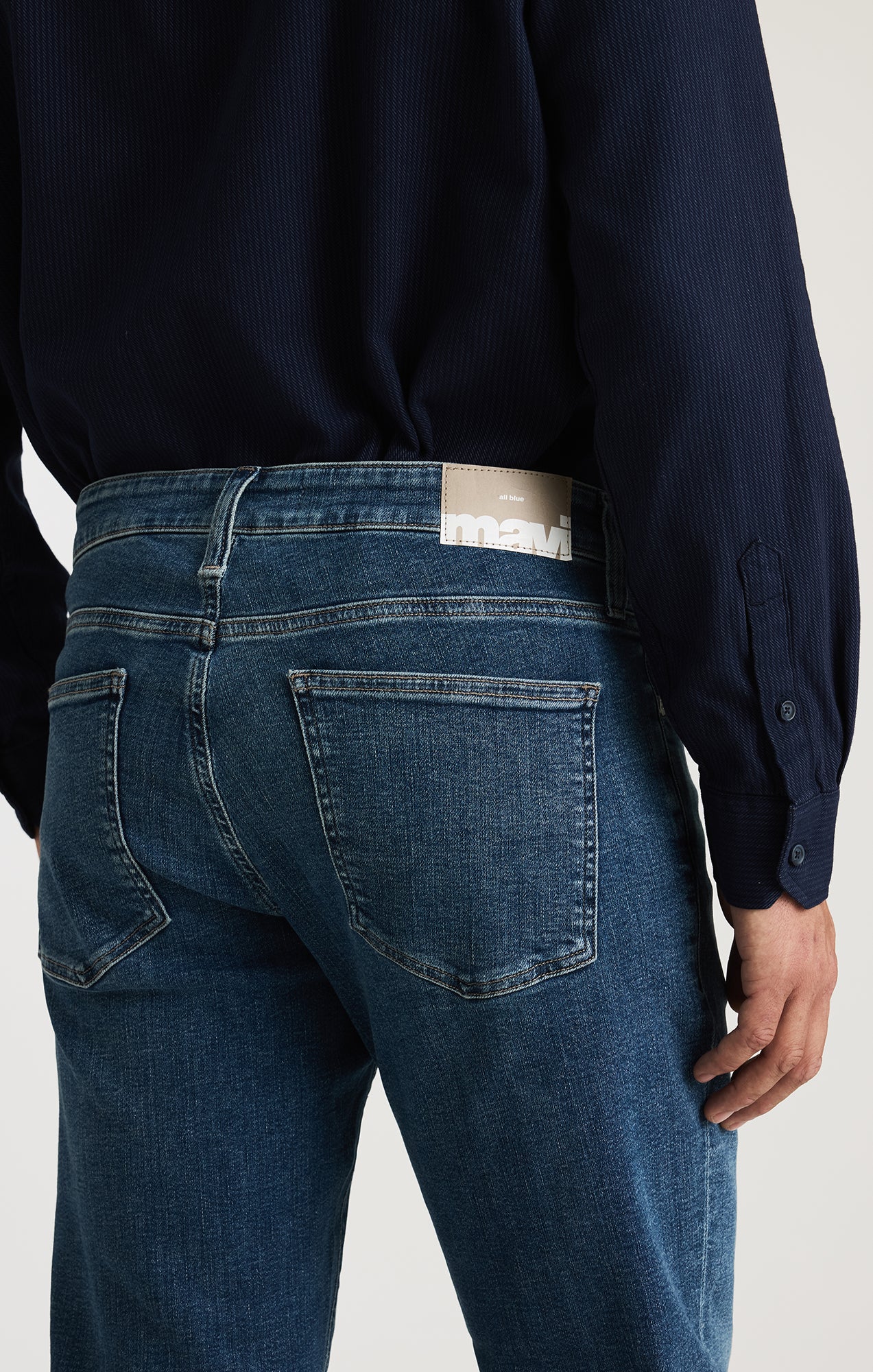 MARVIN RELAXED TAPERED LEG IN MID BRUSHED CLASSIC VINTAGE - Image 6