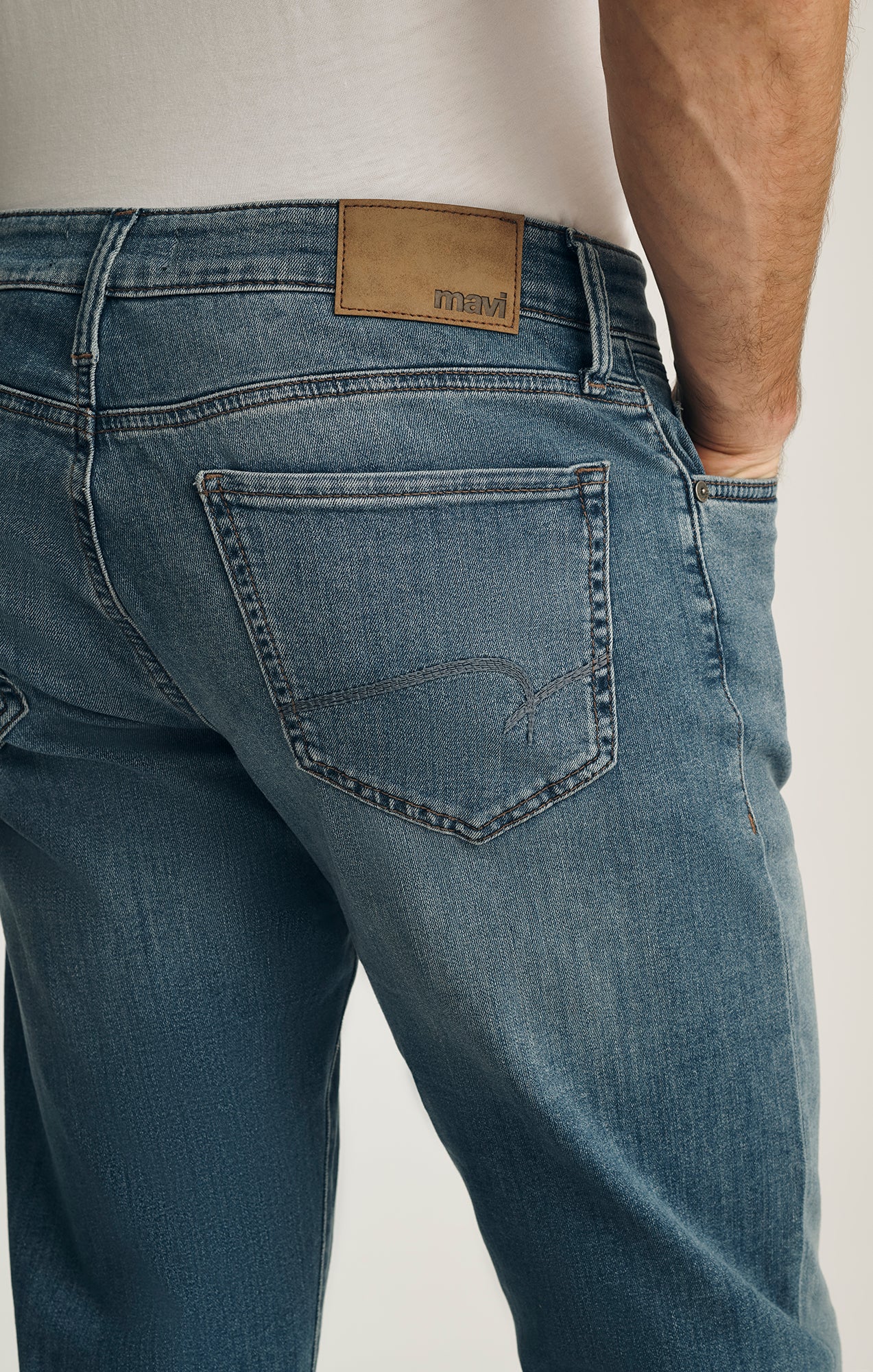 MATT RELAXED STRAIGHT LEG IN LIGHT BLUE WILLIAMSBURG - Image 6
