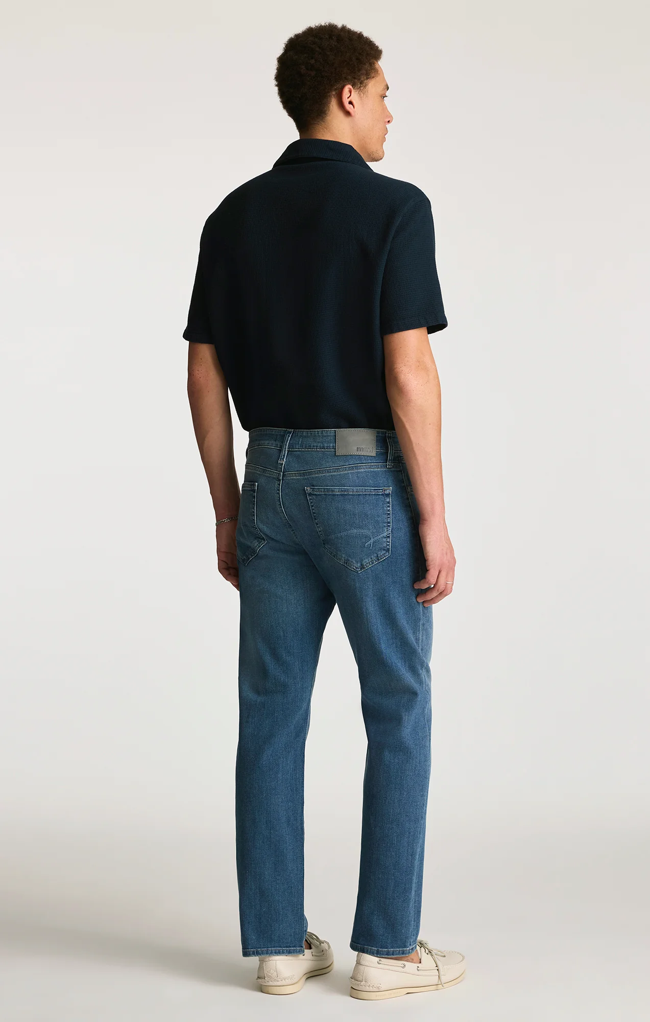 MATT RELAXED STRAIGHT LEG IN MID INDIGO BRUSHED WILLIAMSBURG - Image 2