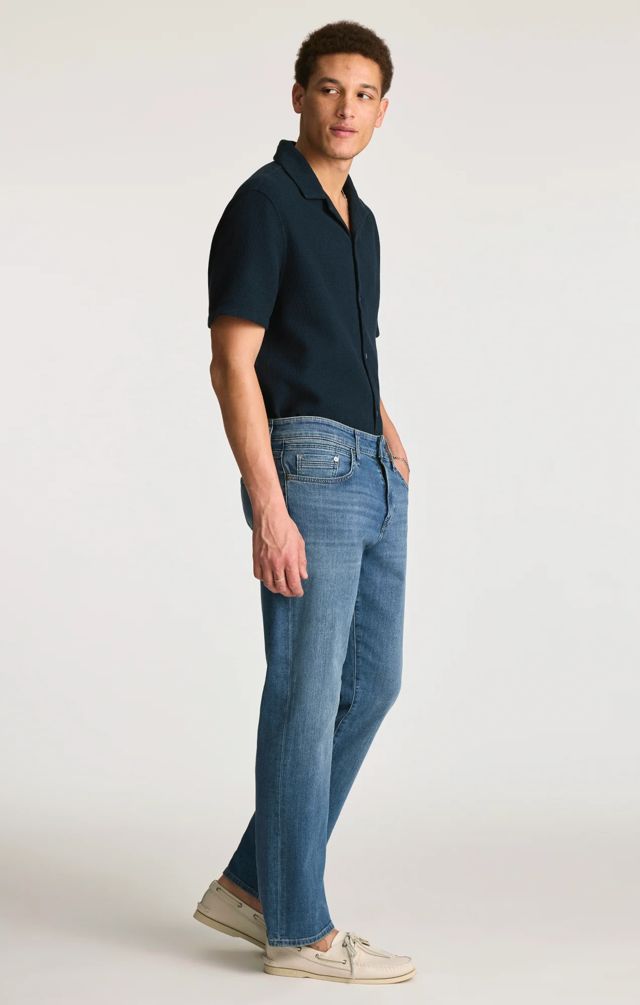 MATT RELAXED STRAIGHT LEG IN MID INDIGO BRUSHED WILLIAMSBURG - Image 4