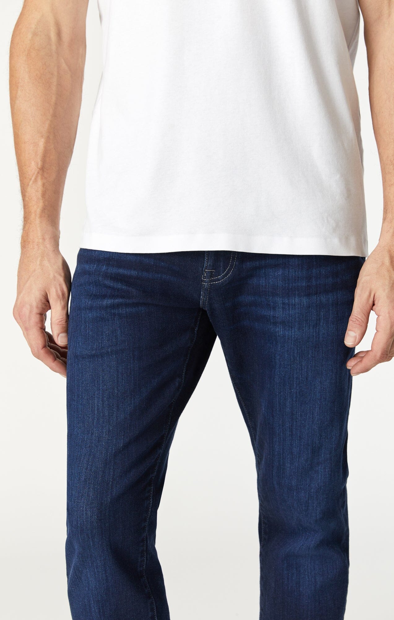 BASIC CREW NECK T-SHIRT IN WHITE - Image 4