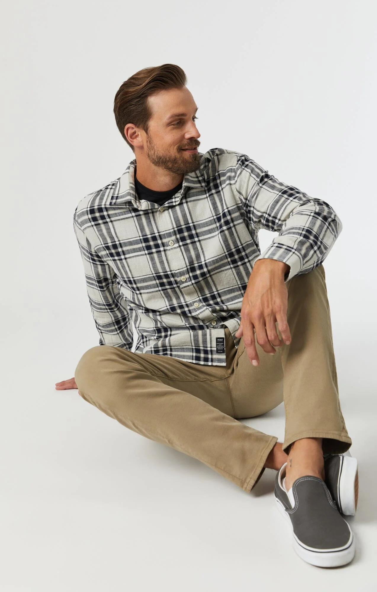 MILTON SLIM STRAIGHT CHINO IN BEIGE LUXE TWILL - Image 6
