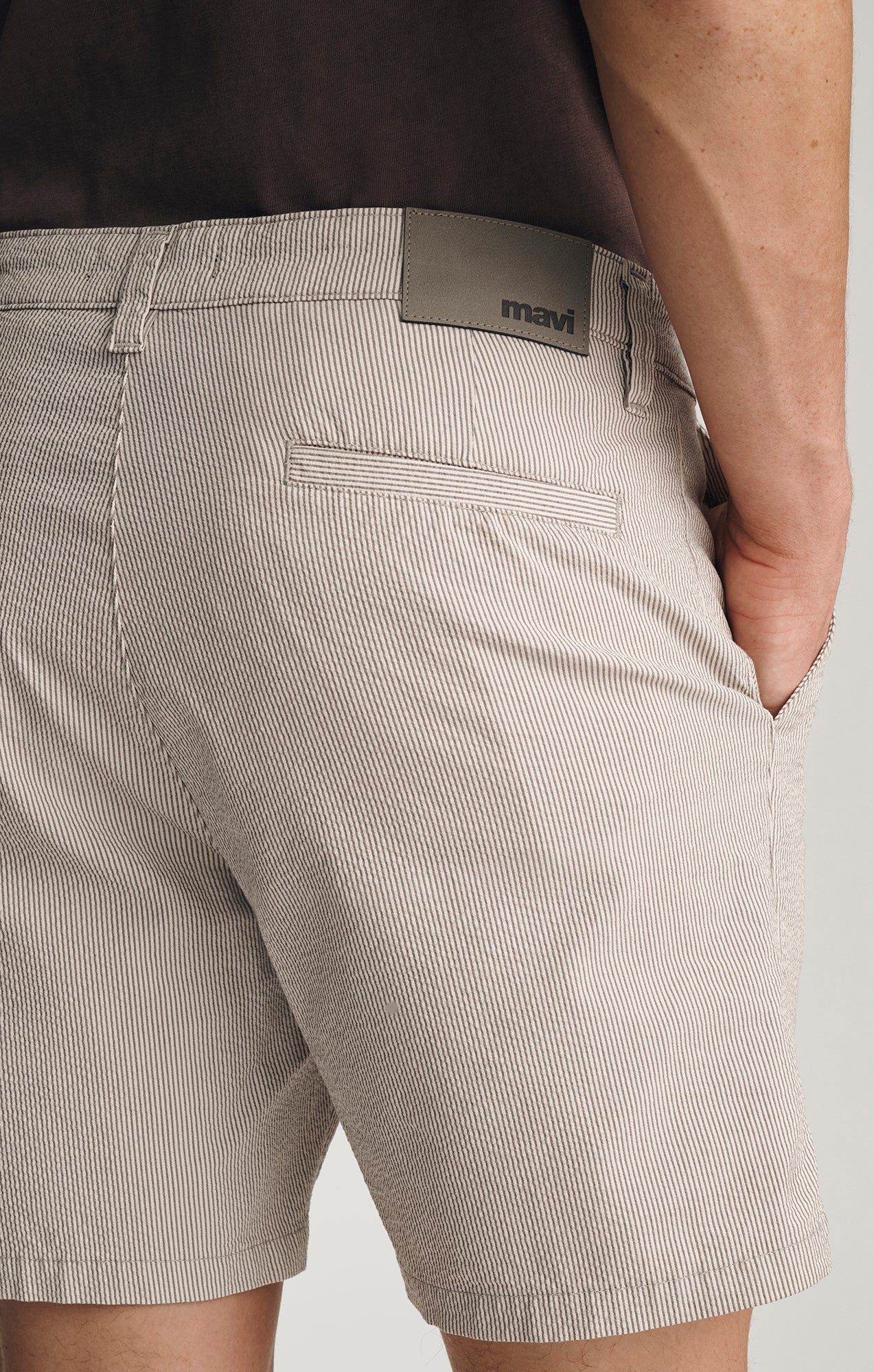 NATE CHINO SHORTS IN SAND SEERSUCKER - Image 6