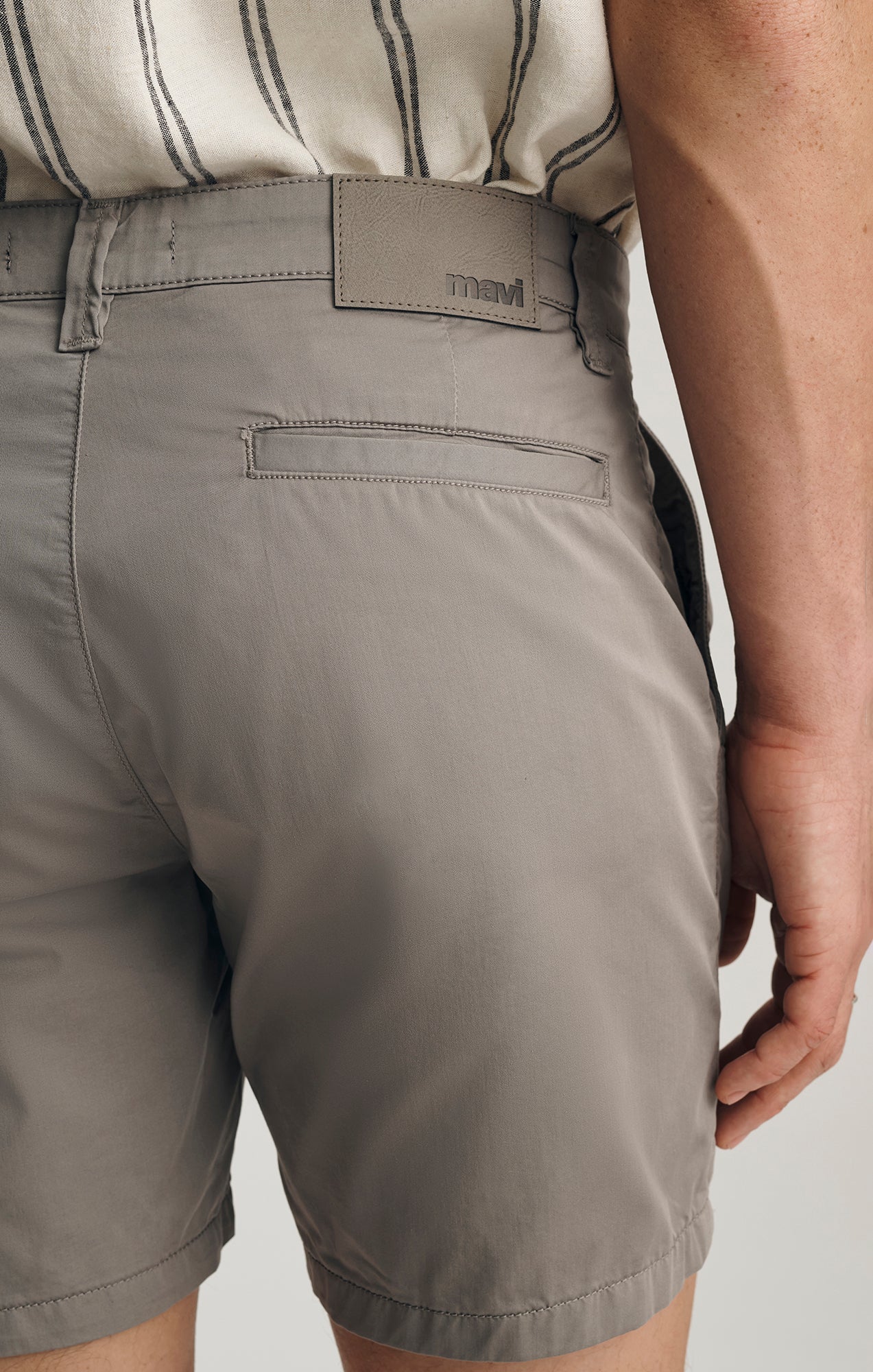 NATE CHINO SHORTS IN FOGGY CITY SMART - Image 5