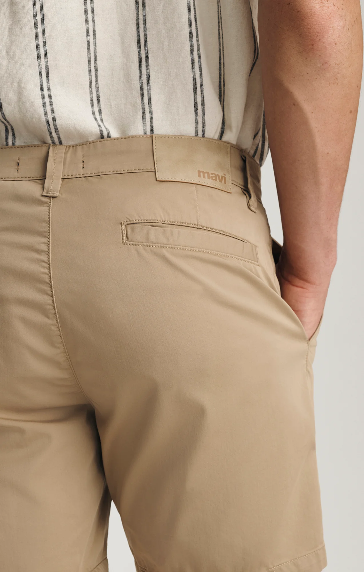 NATE CHINO SHORTS IN OXFORD TAN CITY SMART - Image 5