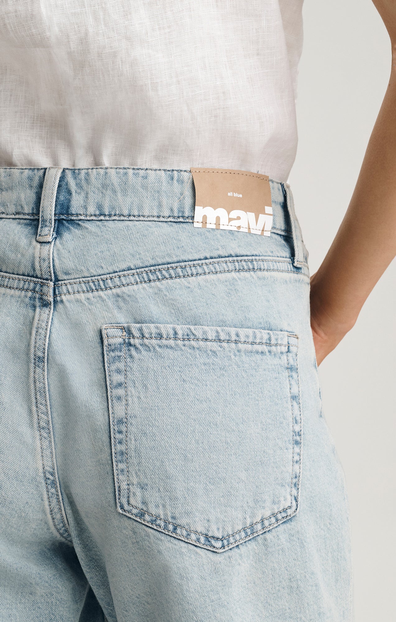 NELLA RELAXED SHORTS IN BLEACHED LINEN DENIM - Image 5