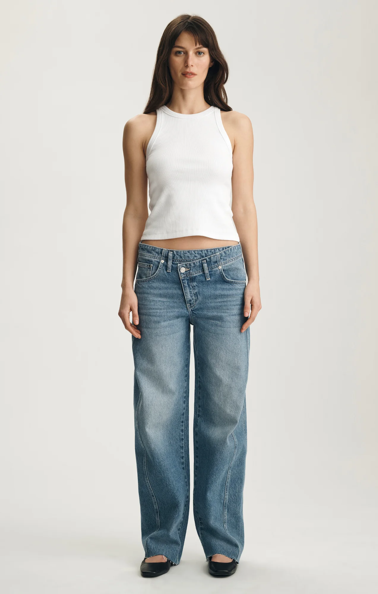 NICA CROSSOVER BARREL IN MID BRUSHED DENIM - Image 4