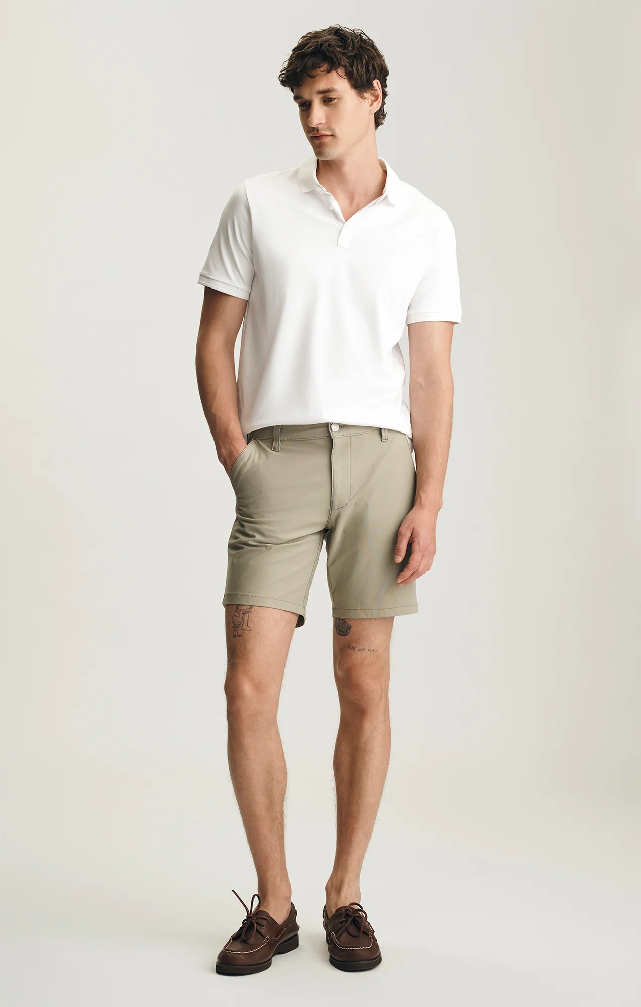 NOAH SHORTS IN BURNT OLIVE TECH