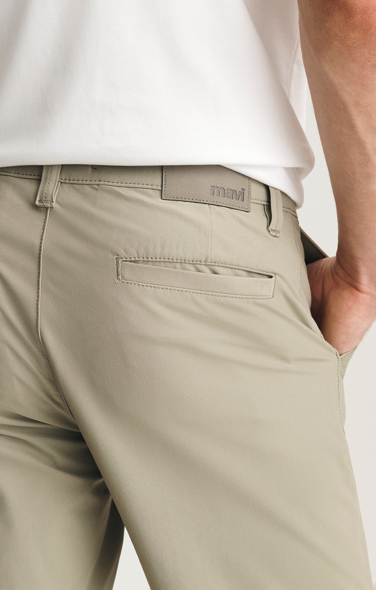 NOAH SHORTS IN BURNT OLIVE TECH - Image 6