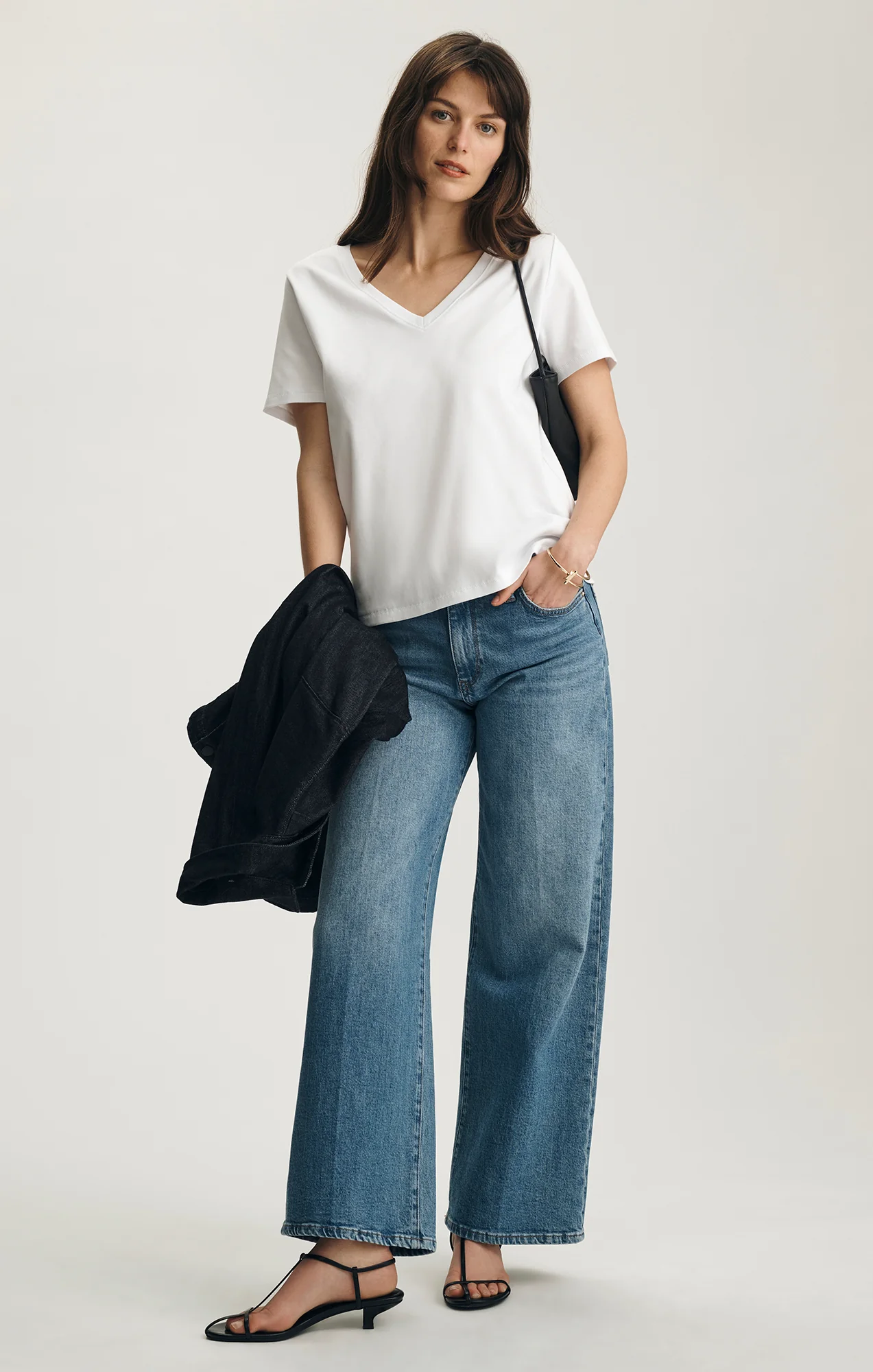 OLIVIA V-NECK T-SHIRT IN WHITE - Image 4