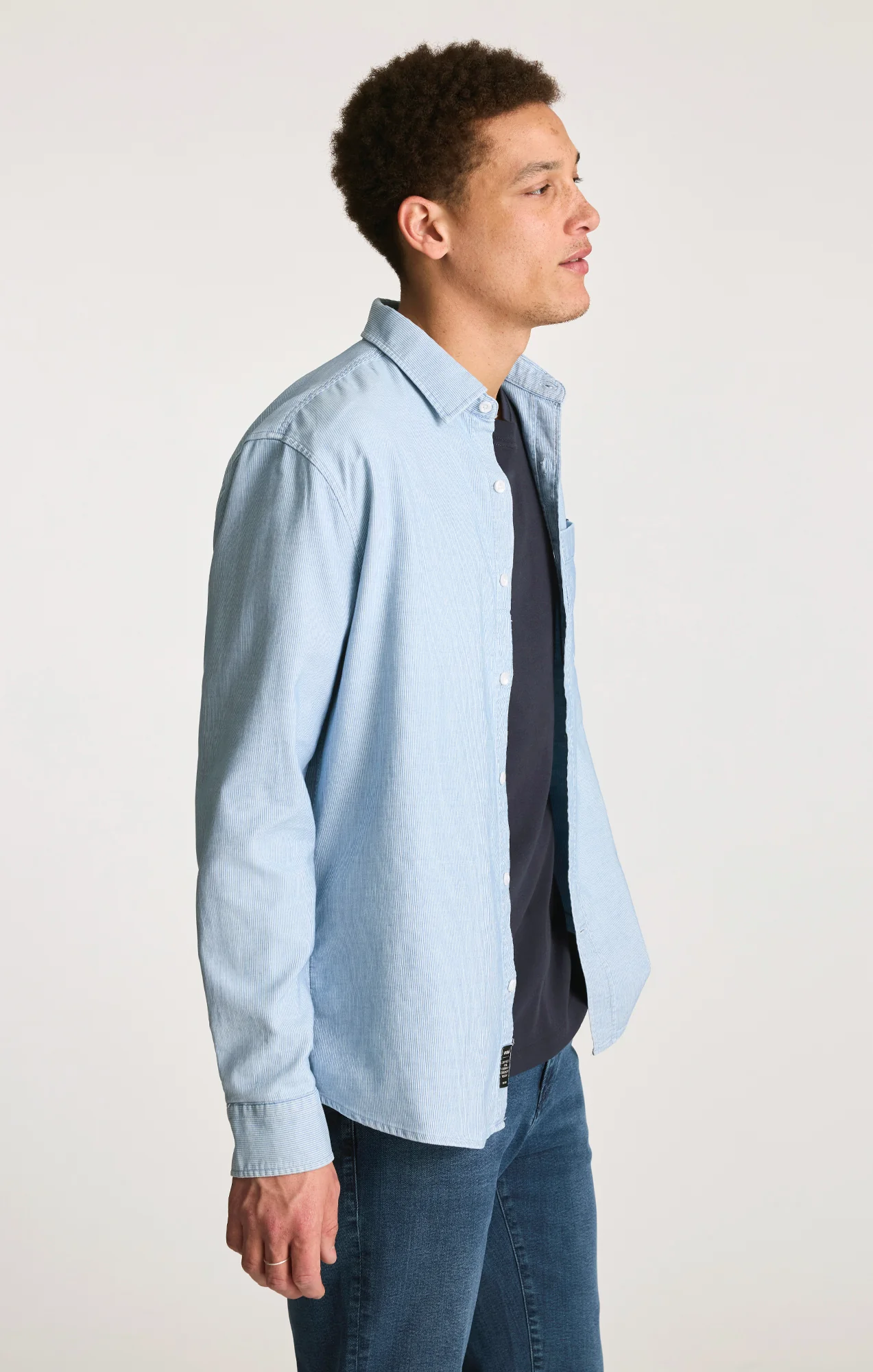 ONE POCKET BUTTON-UP SHIRT IN WHITE STRIPE INDIGO ZEMIN - Image 2