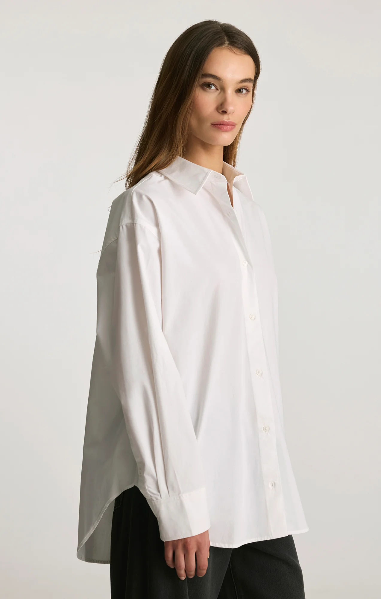OVERSIZED BUTTON-UP SHIRT IN WHITE - Image 2
