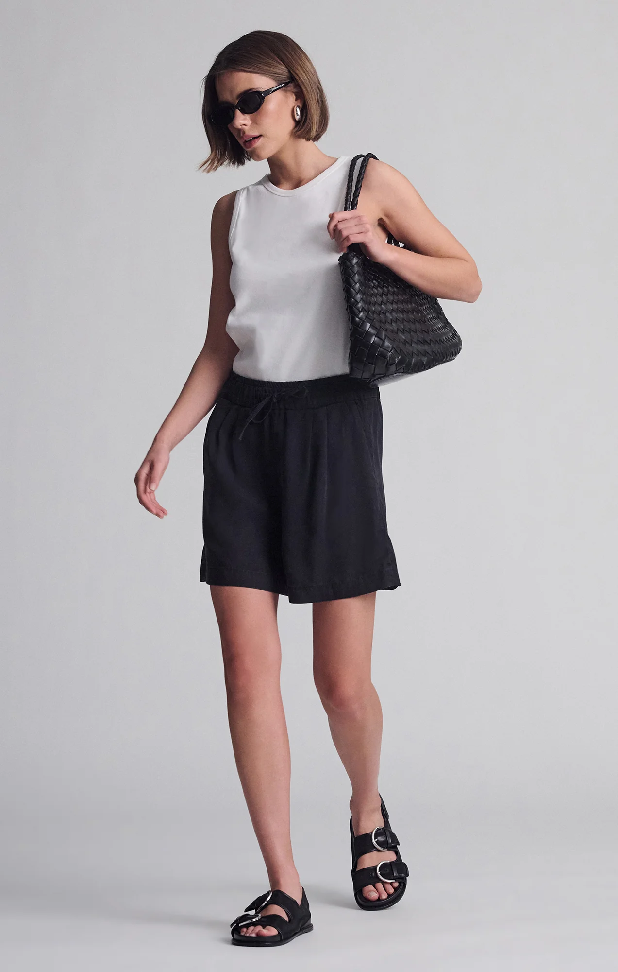 PENNY PLEATED SHORTS IN BLACK USED GOLD - Image 2