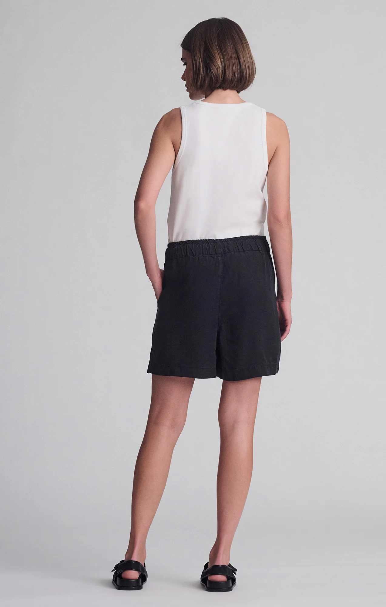 PENNY PLEATED SHORTS IN BLACK USED GOLD - Image 7