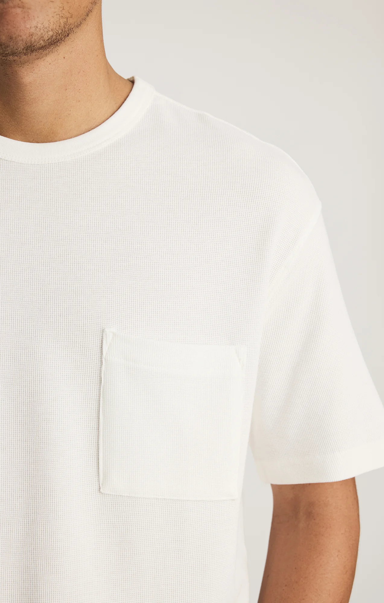 EDITION POCKET T-SHIRT IN ANTIQUE WHITE - Image 4