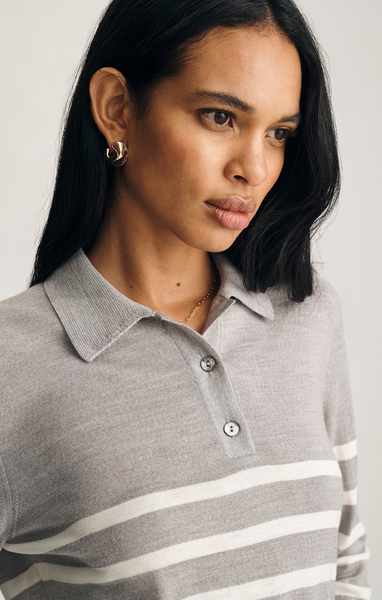 EDITION MERINO WOOL POLO SWEATER IN LIGHT GREY MELANGE STRIPE - Image 4