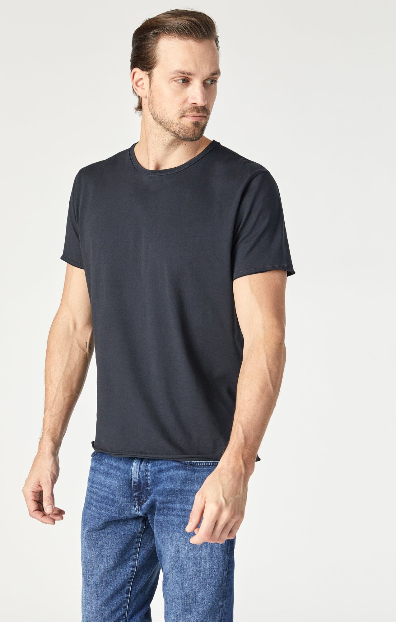 RAW EDGE NECK T-SHIRT IN BLACK - Image 2