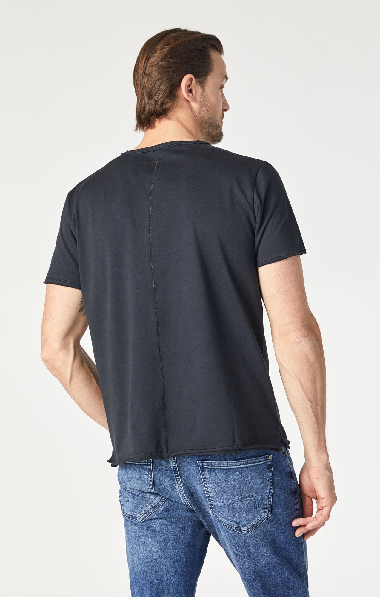 RAW EDGE NECK T-SHIRT IN BLACK - Image 3