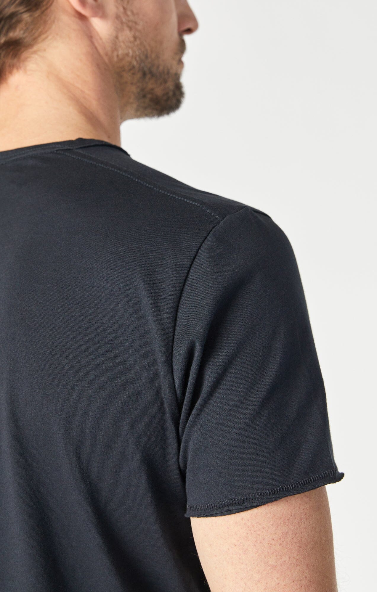 RAW EDGE NECK T-SHIRT IN BLACK - Image 6