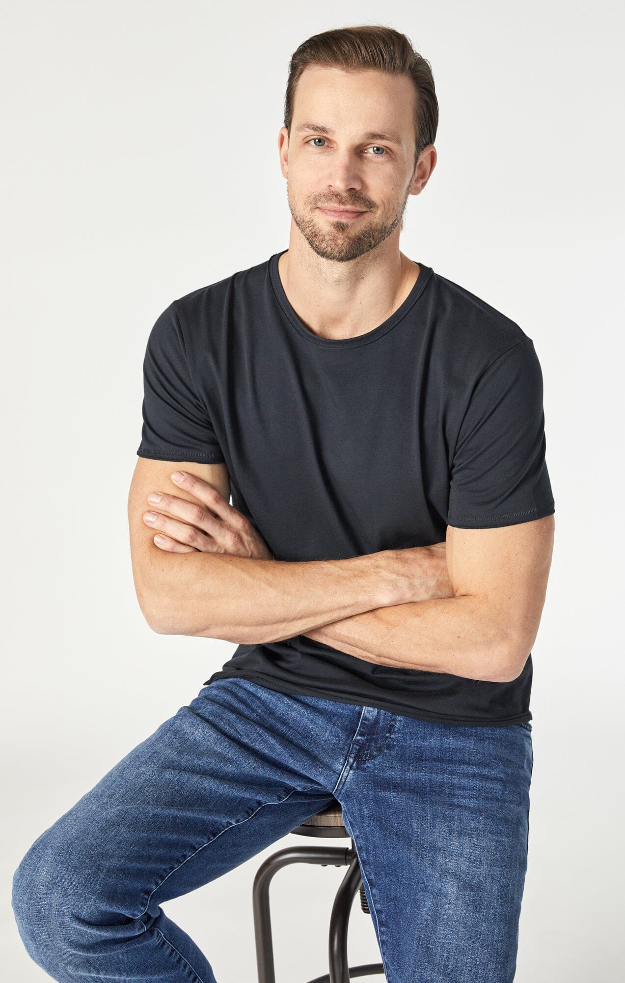 RAW EDGE NECK T-SHIRT IN BLACK - Image 7