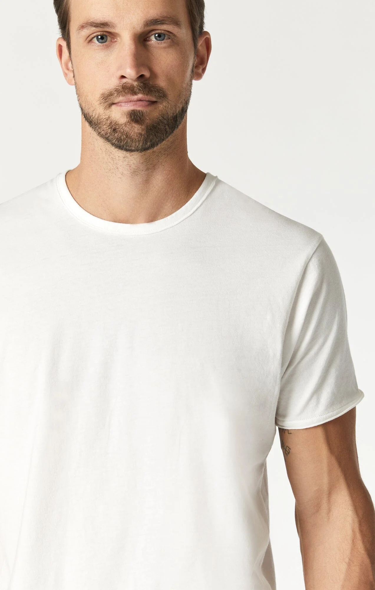 RAW EDGE NECK T-SHIRT IN BLANC DE BLANC - Image 2
