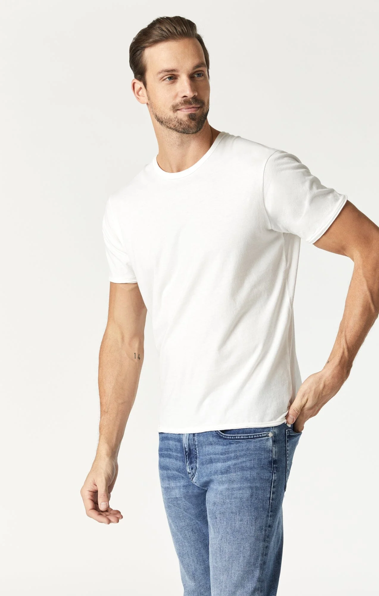 RAW EDGE NECK T-SHIRT IN BLANC DE BLANC - Image 3