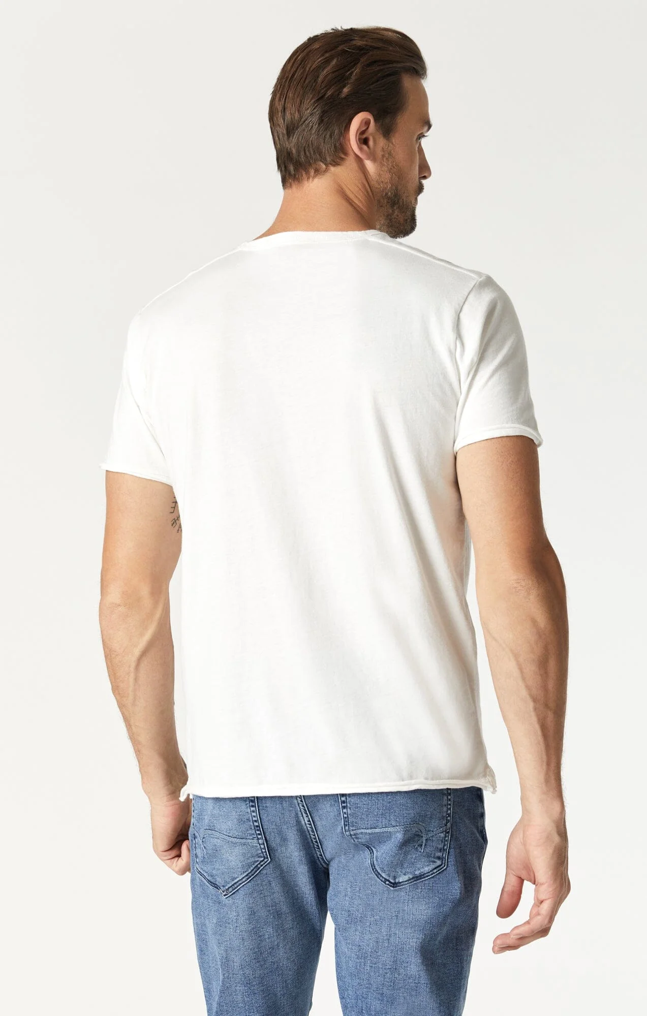 RAW EDGE NECK T-SHIRT IN BLANC DE BLANC - Image 4