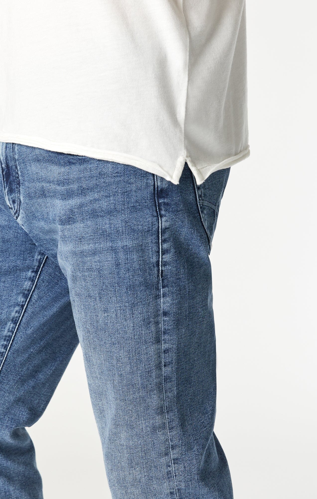 RAW EDGE NECK T-SHIRT IN BLANC DE BLANC - Image 6