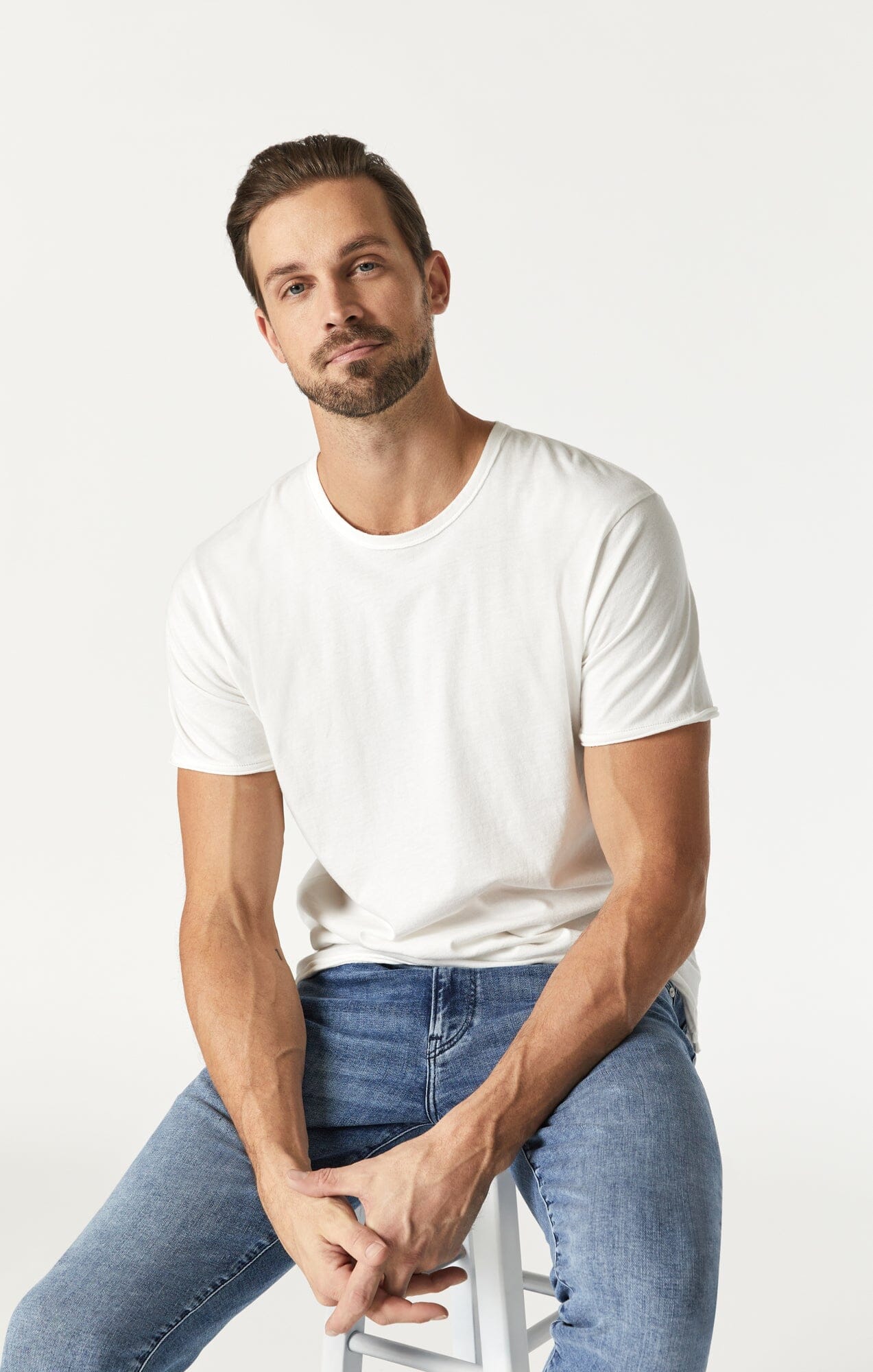 RAW EDGE NECK T-SHIRT IN BLANC DE BLANC - Image 7