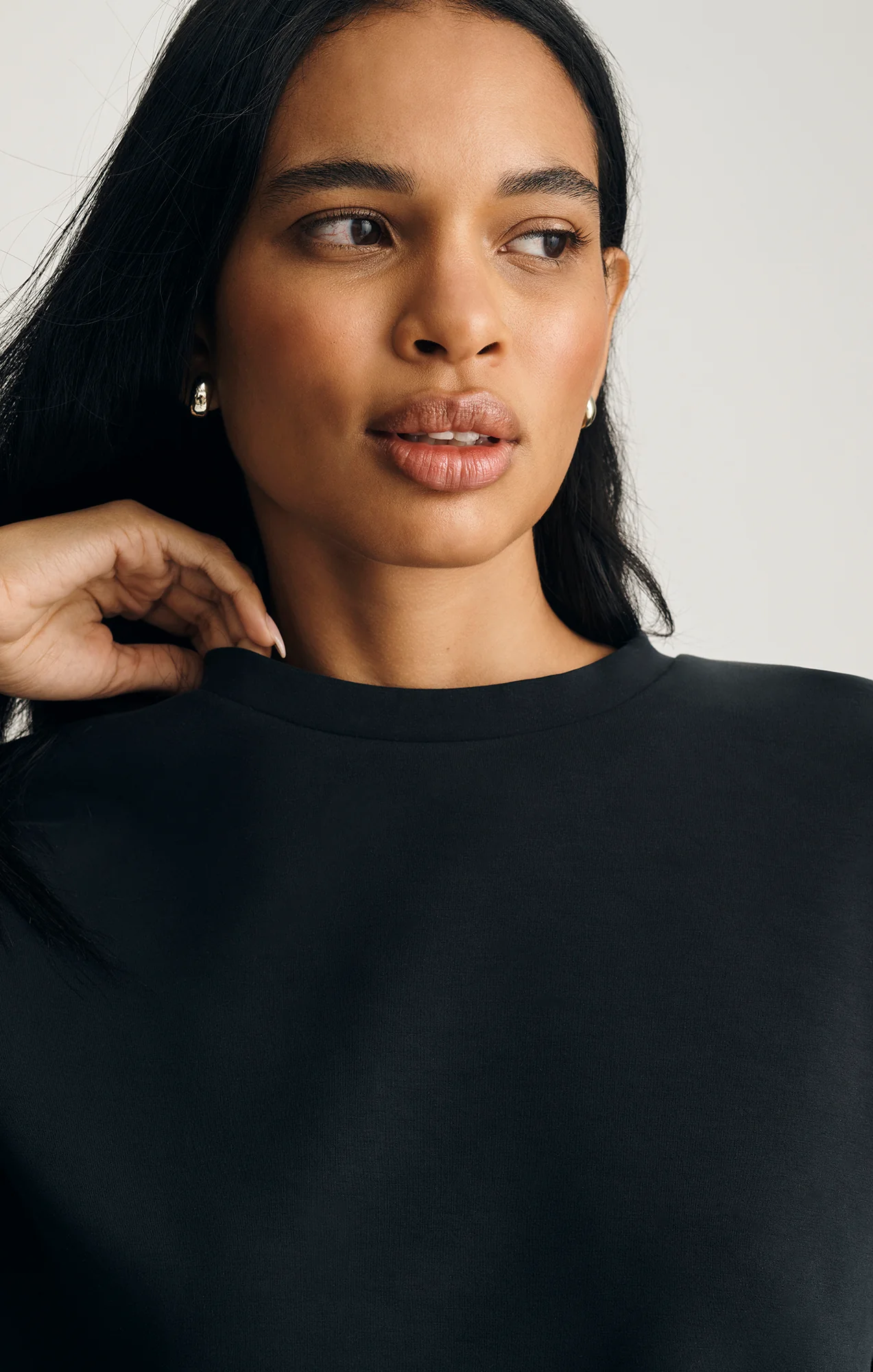 LUXE TOUCH TENCEL™ SWEATSHIRT IN BLACK - Image 3