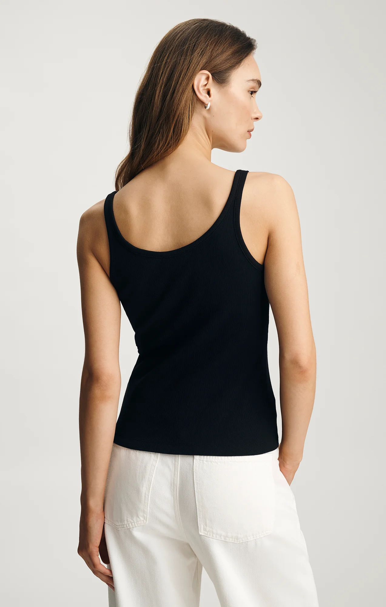 RIBBED SCOOP NECK TANK TOP IN BLACK - Image 2