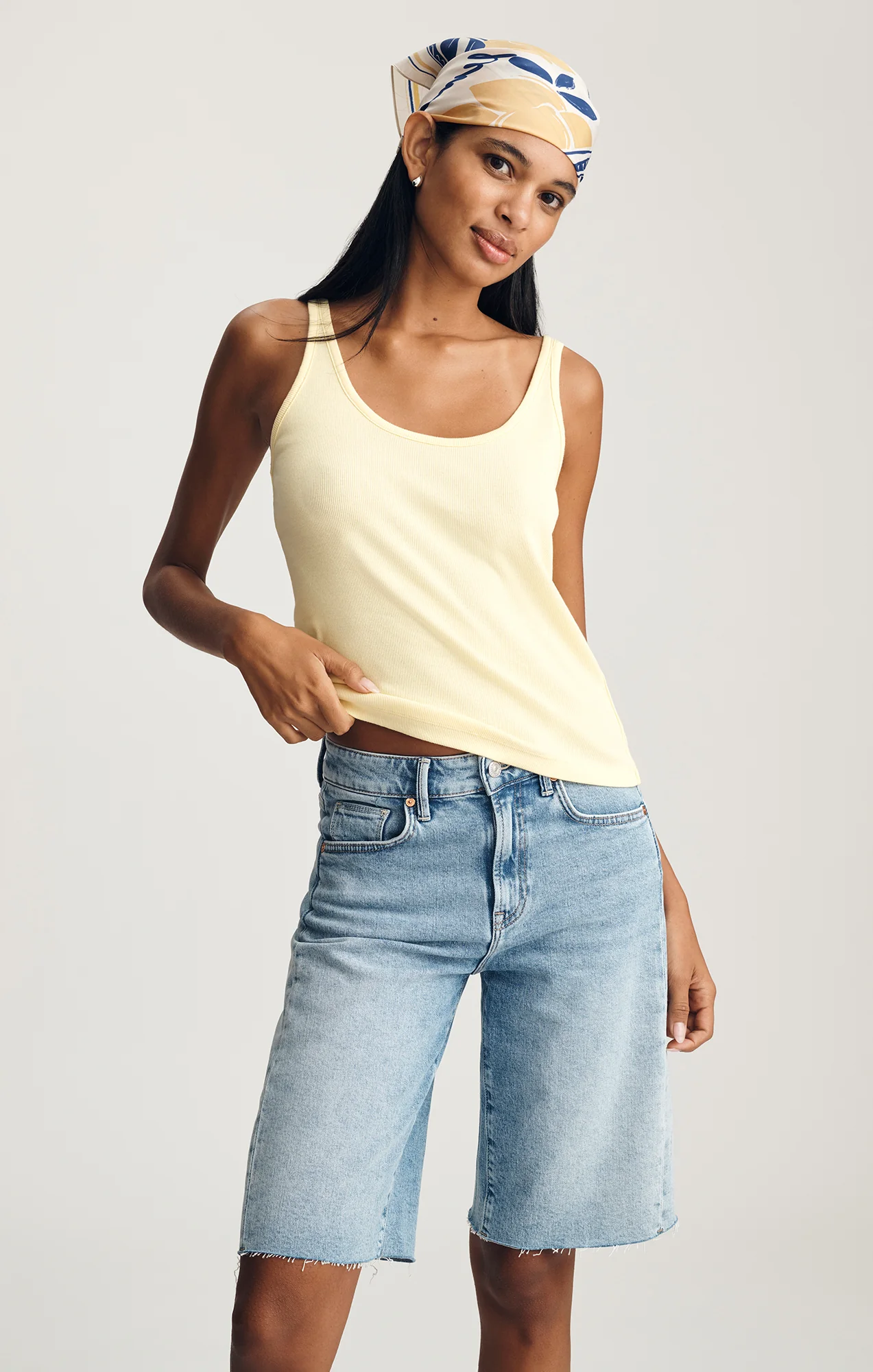 RIBBED SCOOP NECK TANK TOP IN PALE BANANA