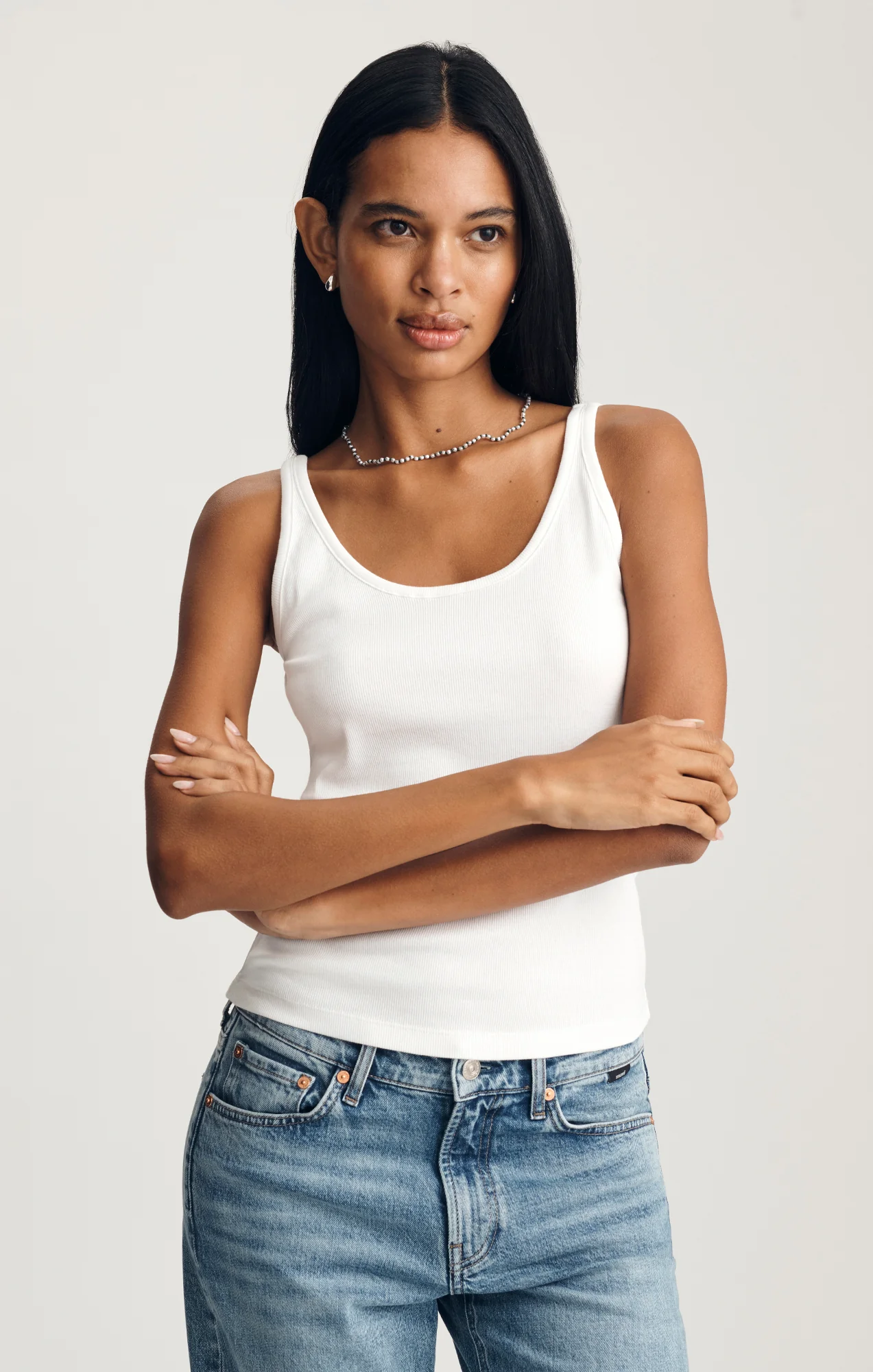 RIBBED SCOOP NECK TANK TOP IN WHITE