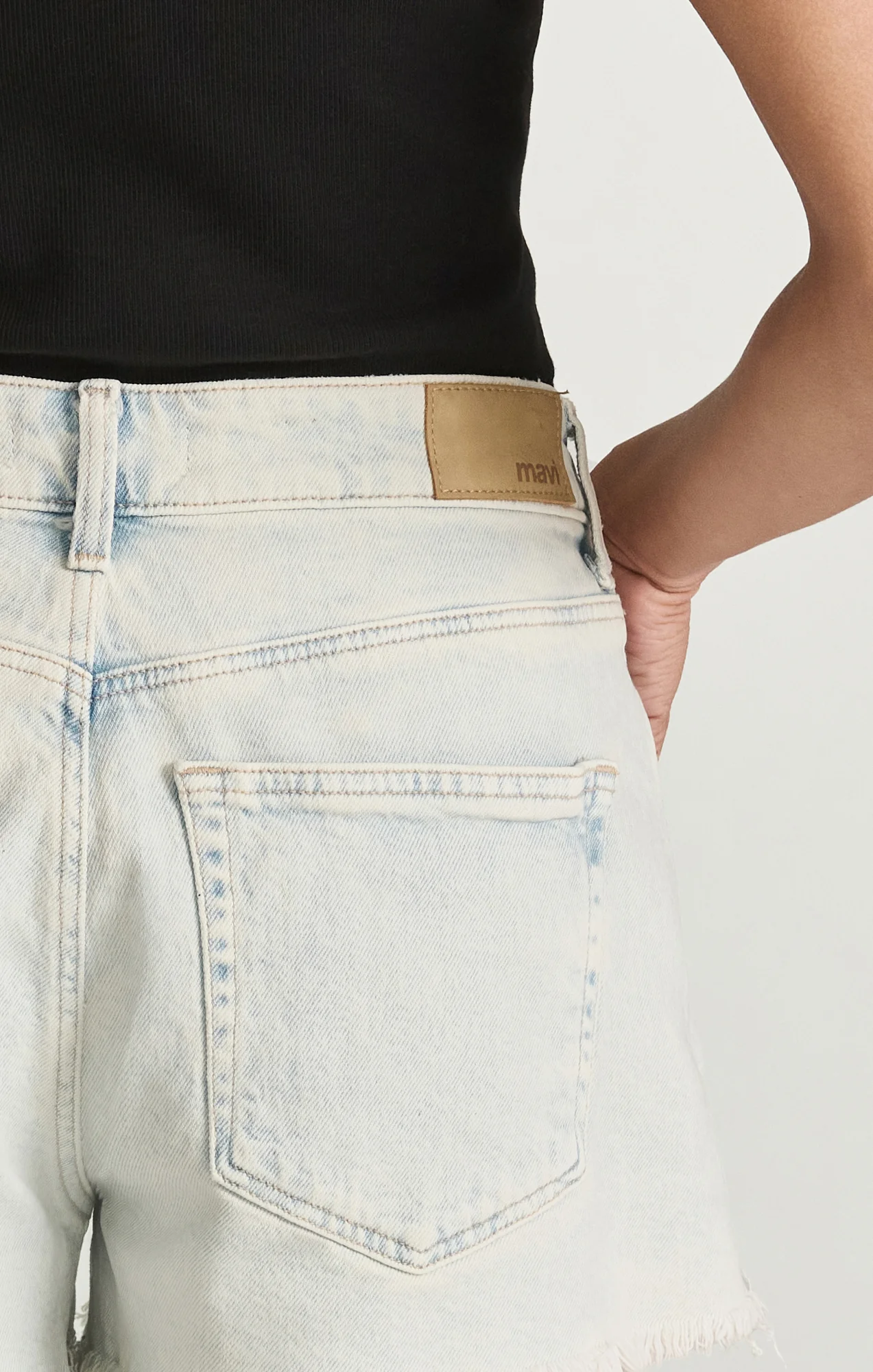 ROSIE BOYFRIEND SHORTS IN BLEACHED 90'S - Image 6