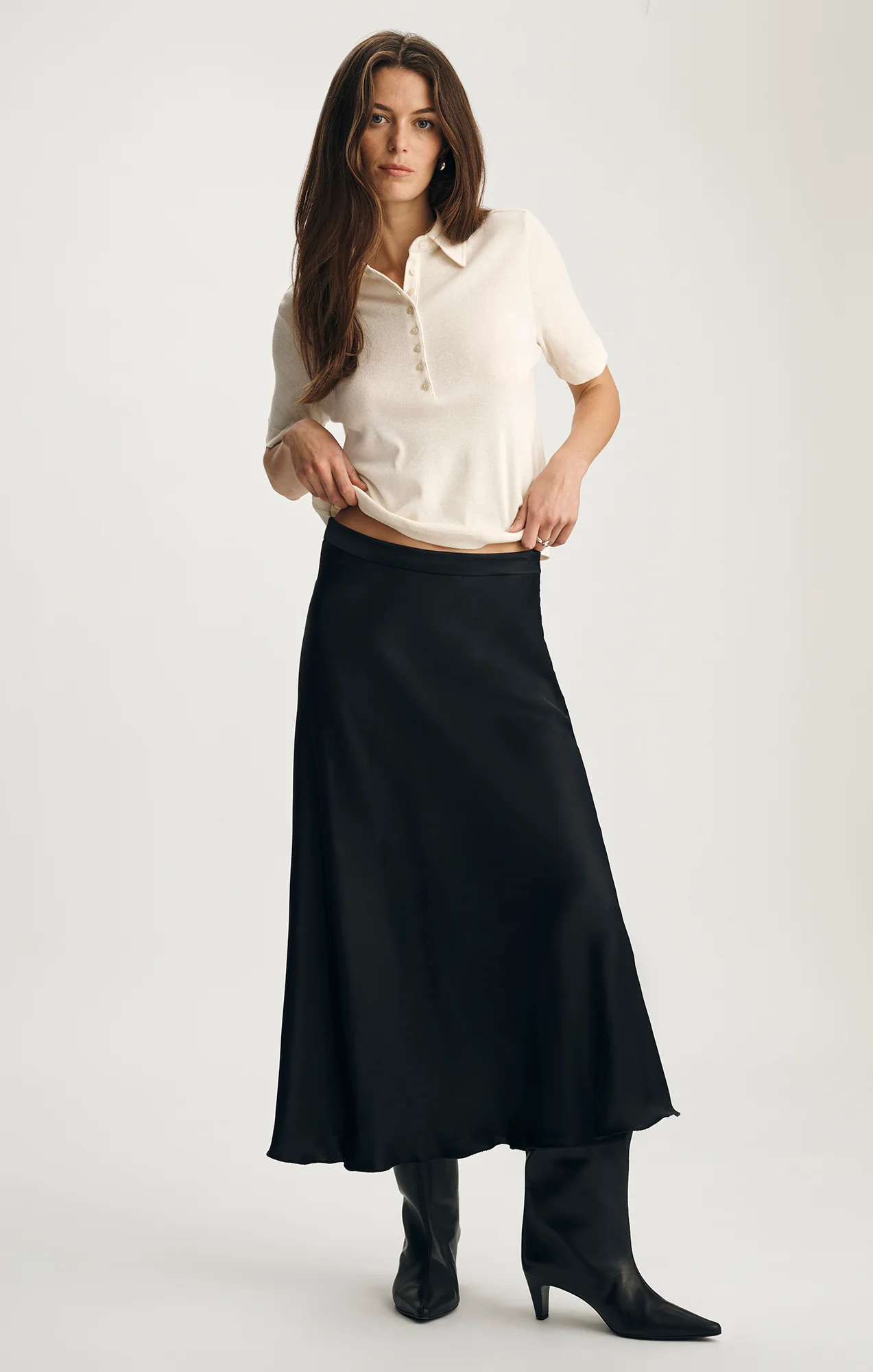 SATIN MIDI SKIRT IN BLACK - Image 3