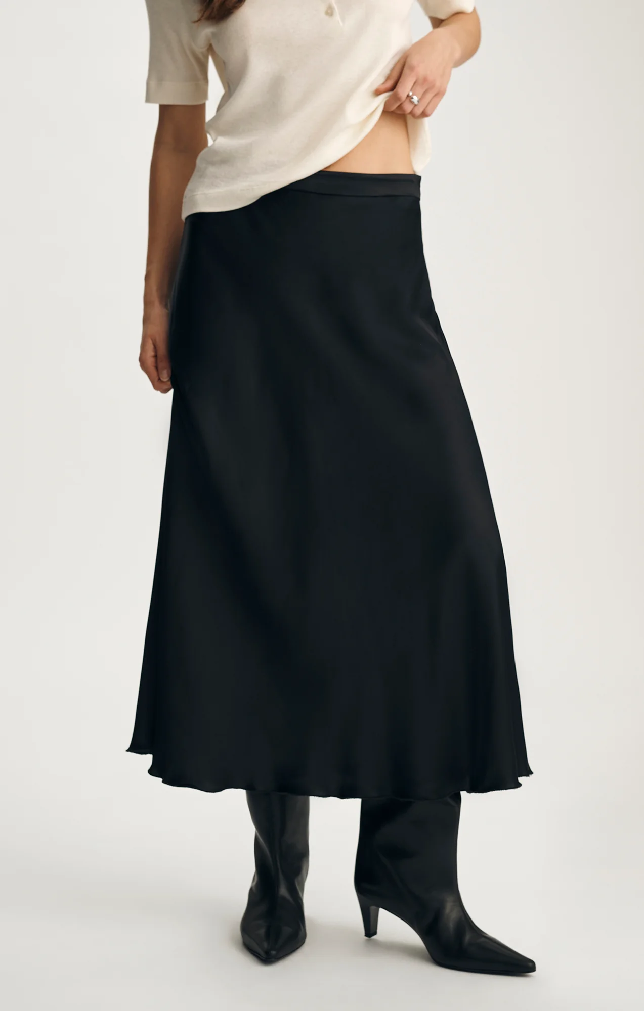 SATIN MIDI SKIRT IN BLACK - Image 5