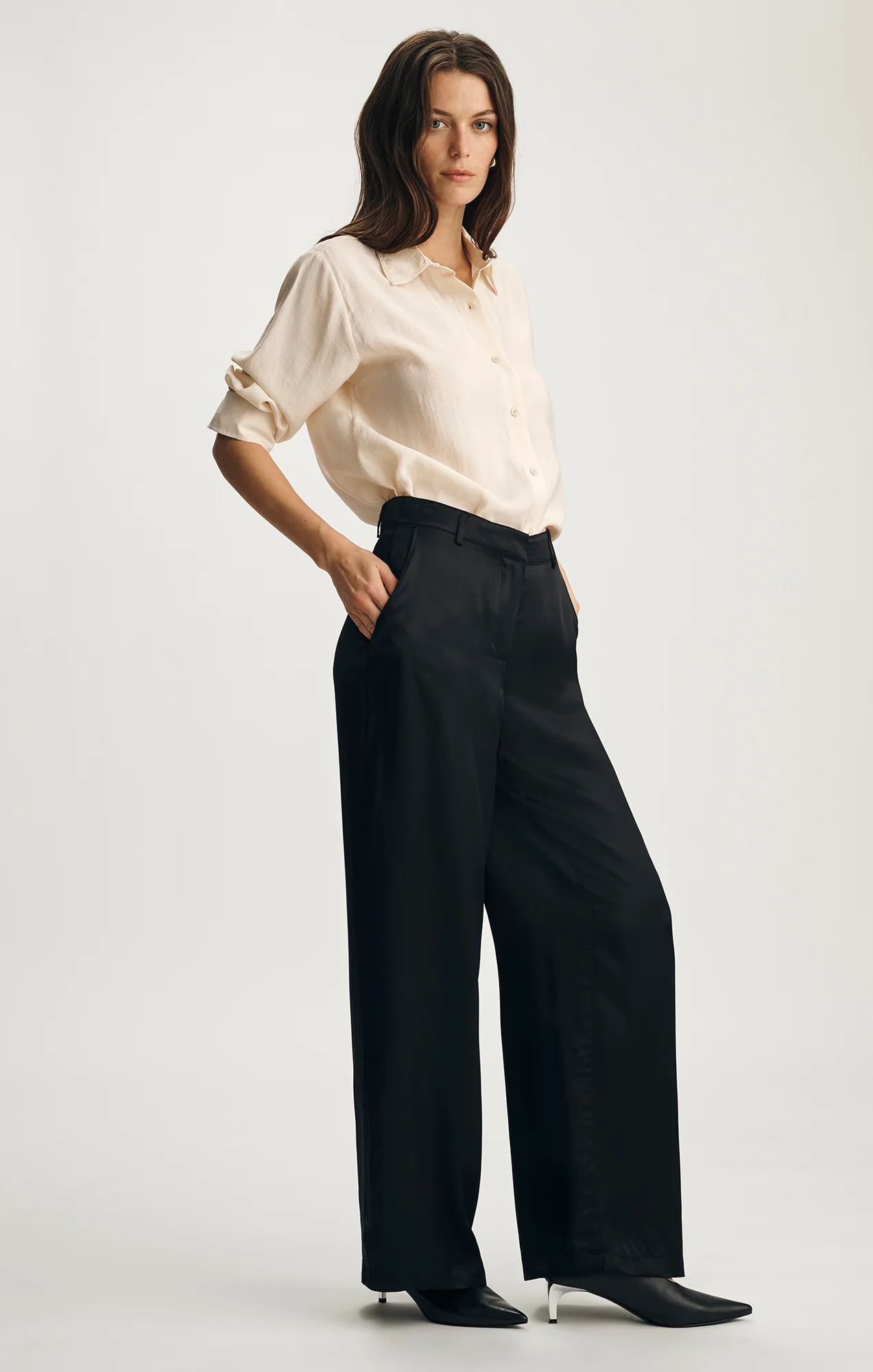 SATIN WIDE LEG PANTS IN BLACK - Image 4