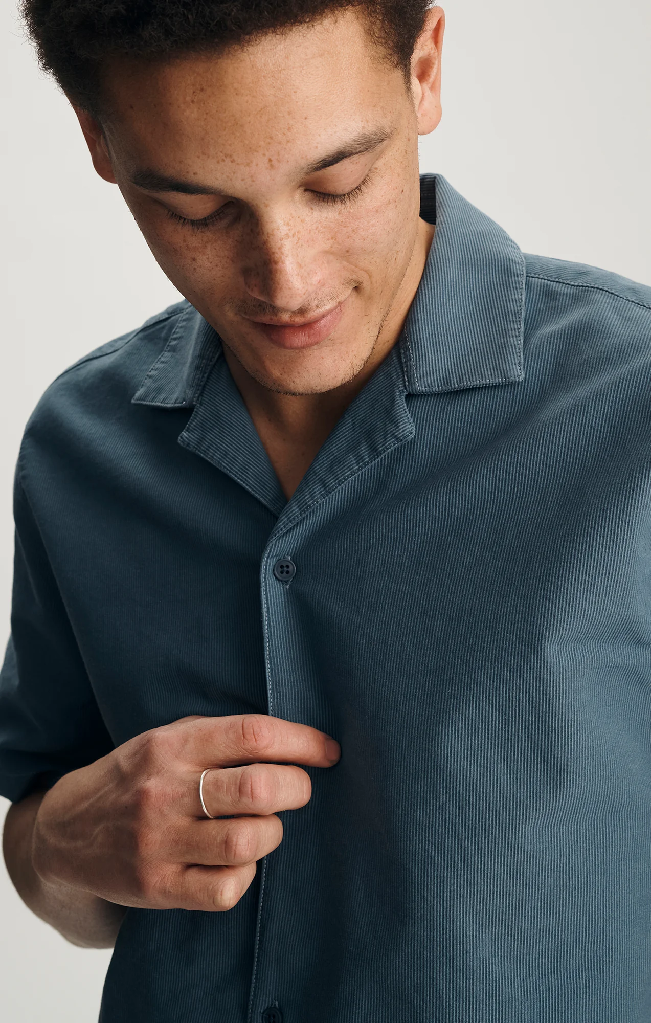CAMP COLLAR SHORT SLEEVE SHIRT IN FLINT STONE - Image 3