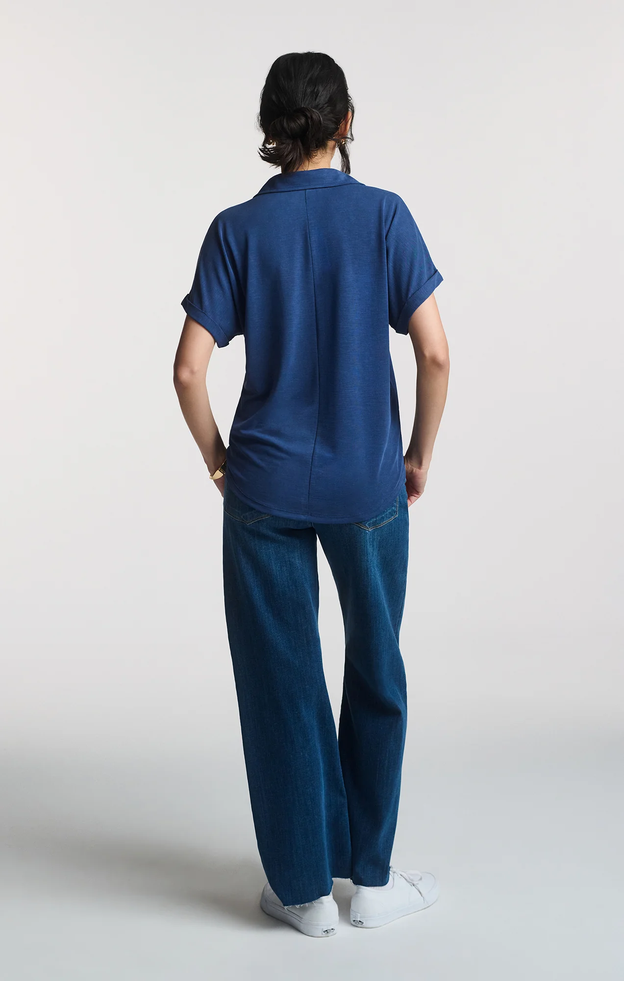 LUXE TOUCH TENCEL™ BUTTON-UP T-SHIRT IN MEDIEVAL BLUE - Image 5