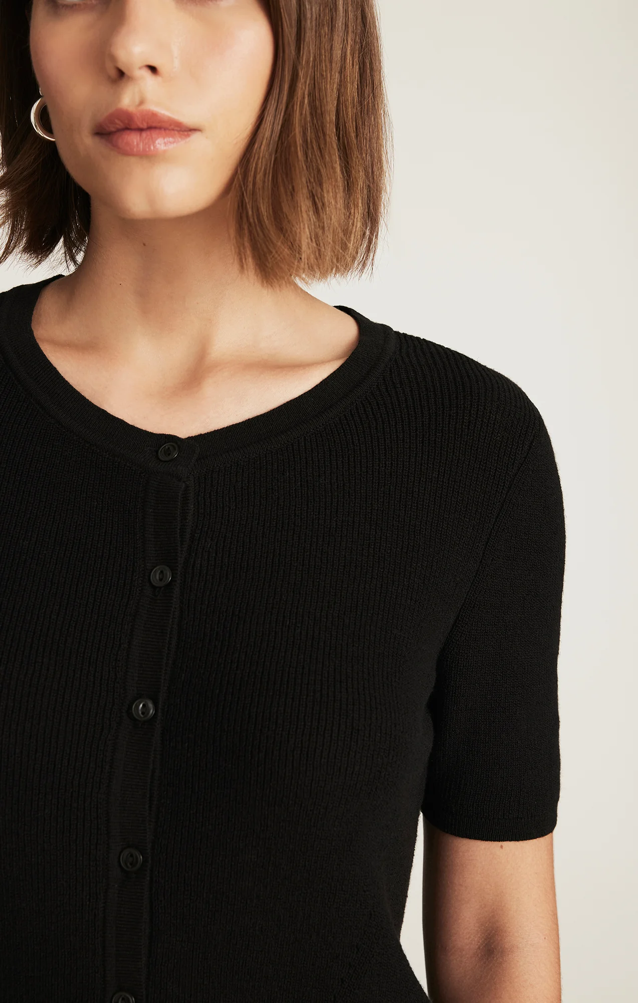 EDITION SHORT SLEEVE CARDIGAN IN BLACK - Image 4