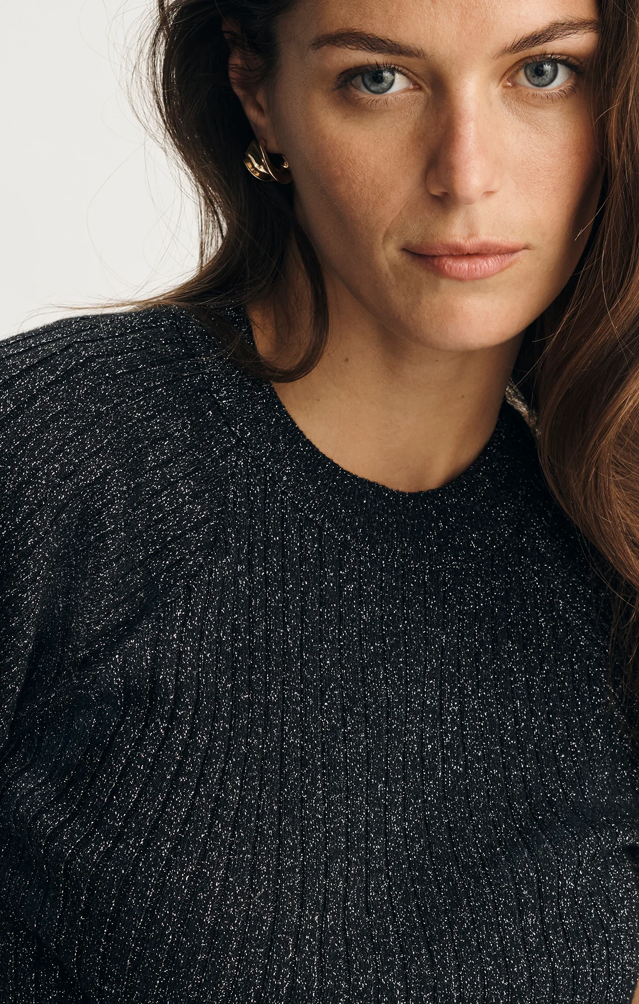 SHORT SLEEVE CREW NECK SWEATER IN BLACK - Image 5
