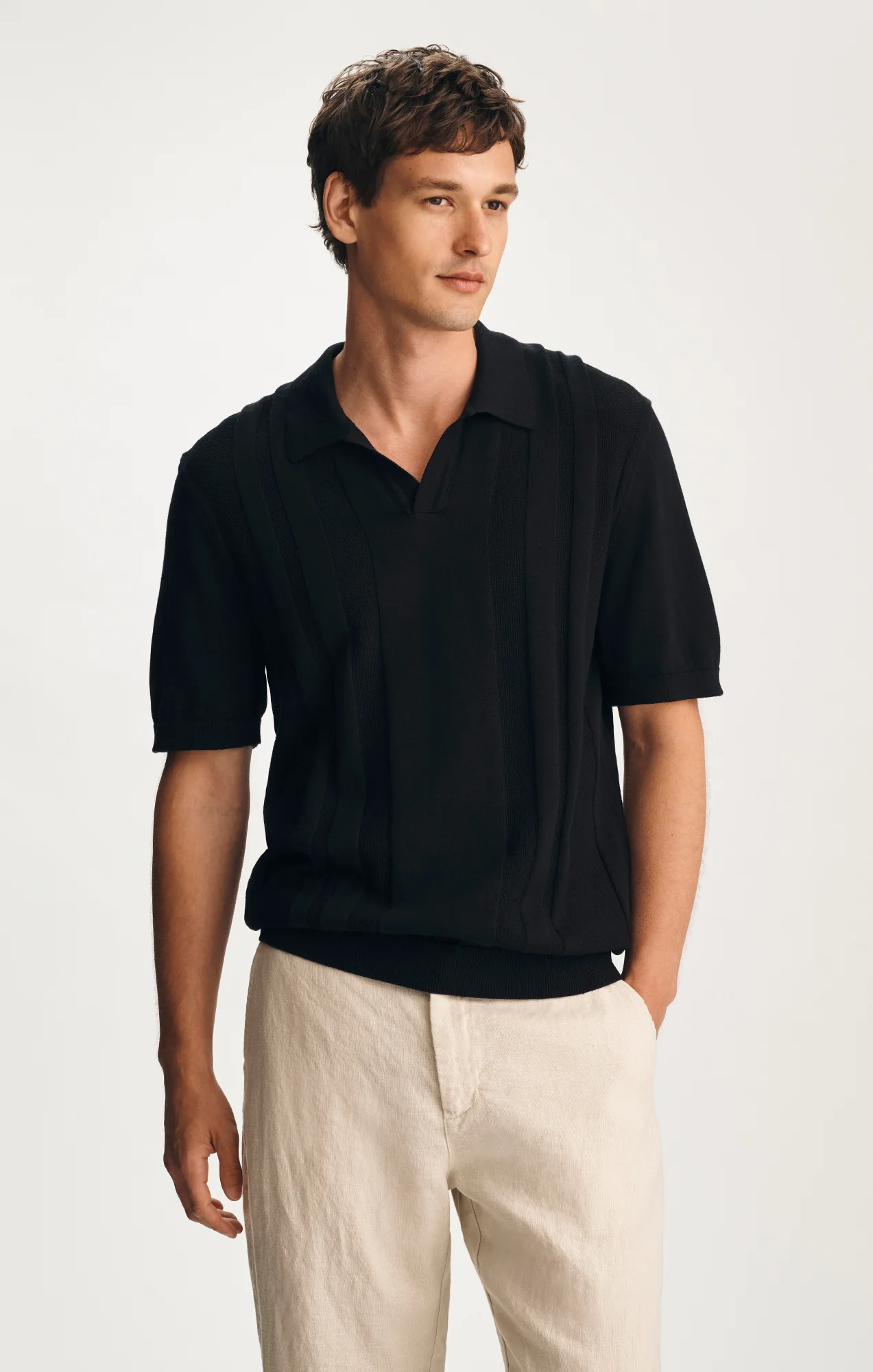 SHORT SLEEVE POLO SWEATER IN BLACK